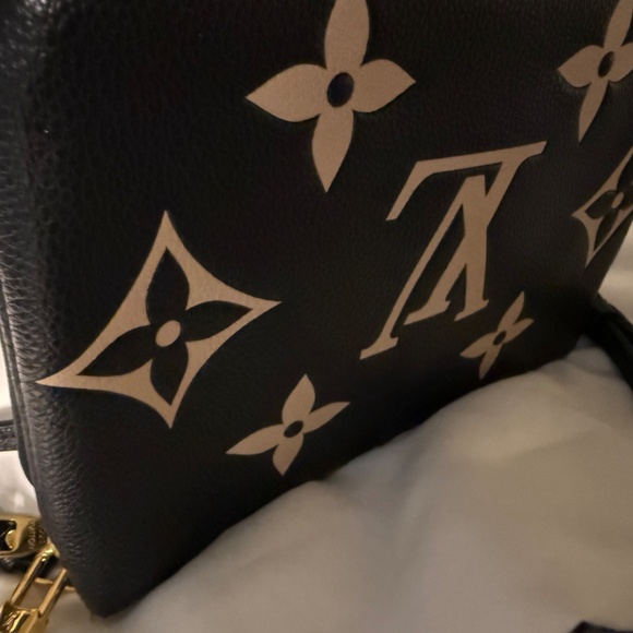 Louis Vuitton Black and Tan Monogram Crossbody - Picture 5 of 7
